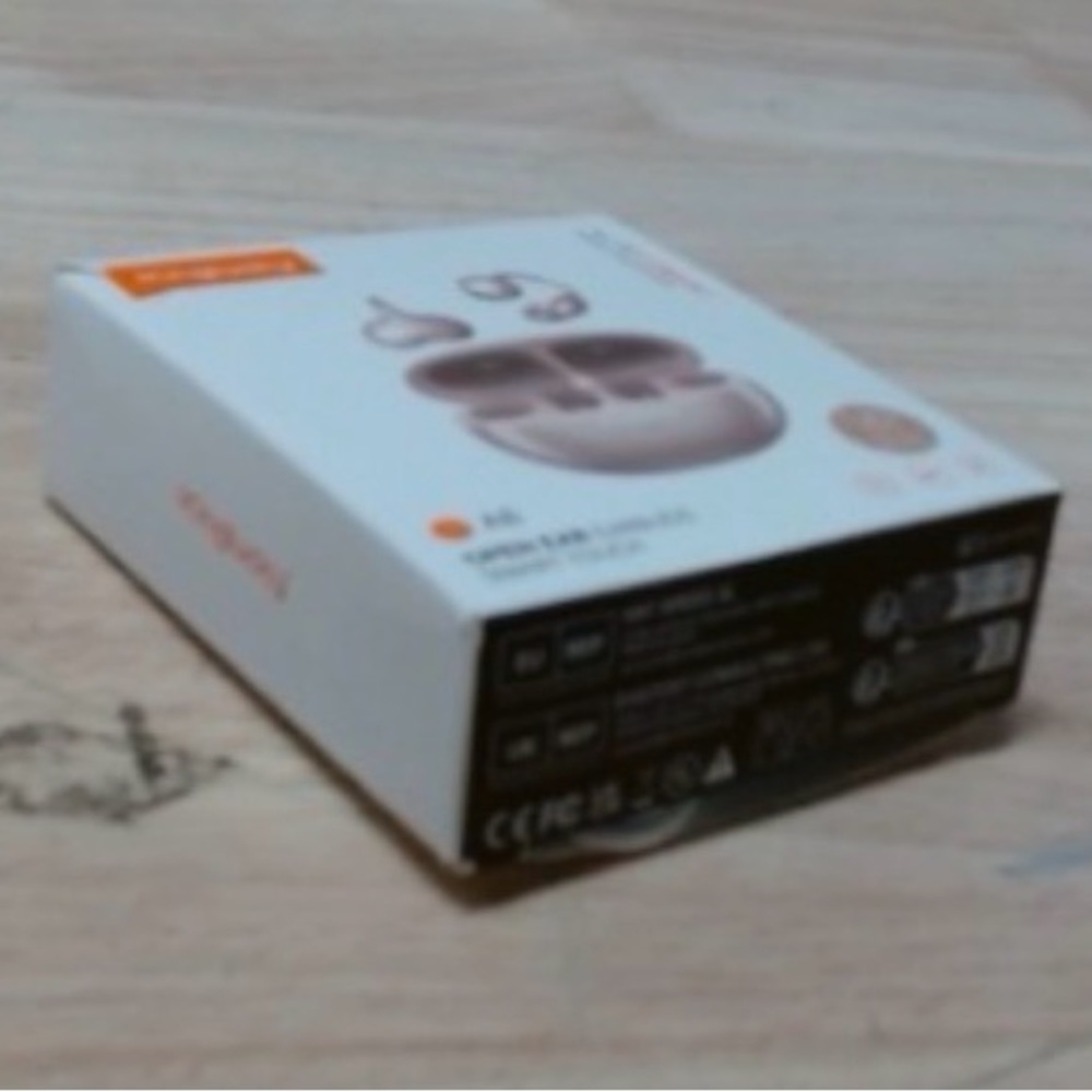 Kinglucky Rose Gold Butterfly Wireless Earbuds - Picture 10 of 10